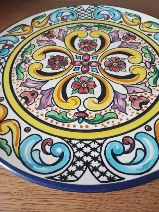 Plato decorativo cerámica pintado a mano