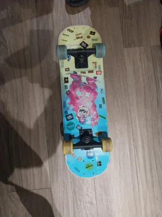 Skate infantil con huellas