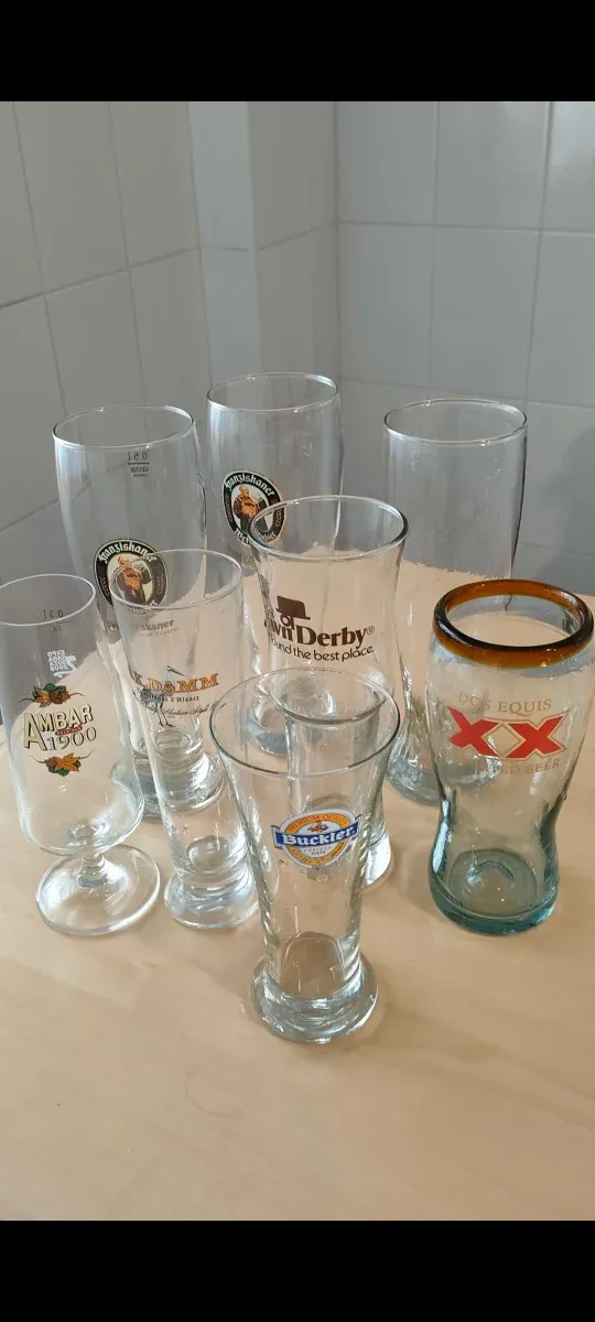 Lote de 8 vasos de cerveza variados