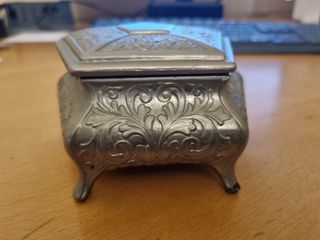 Scatola vintage pentagonale decorata