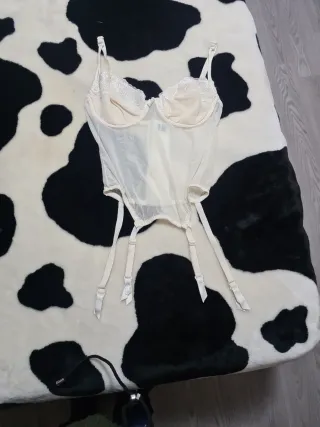 Bustier beige con liguero