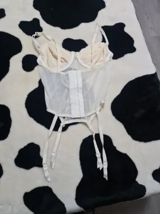 Bustier beige con liguero