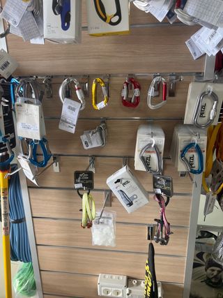 Mosquetones escalada y montaña