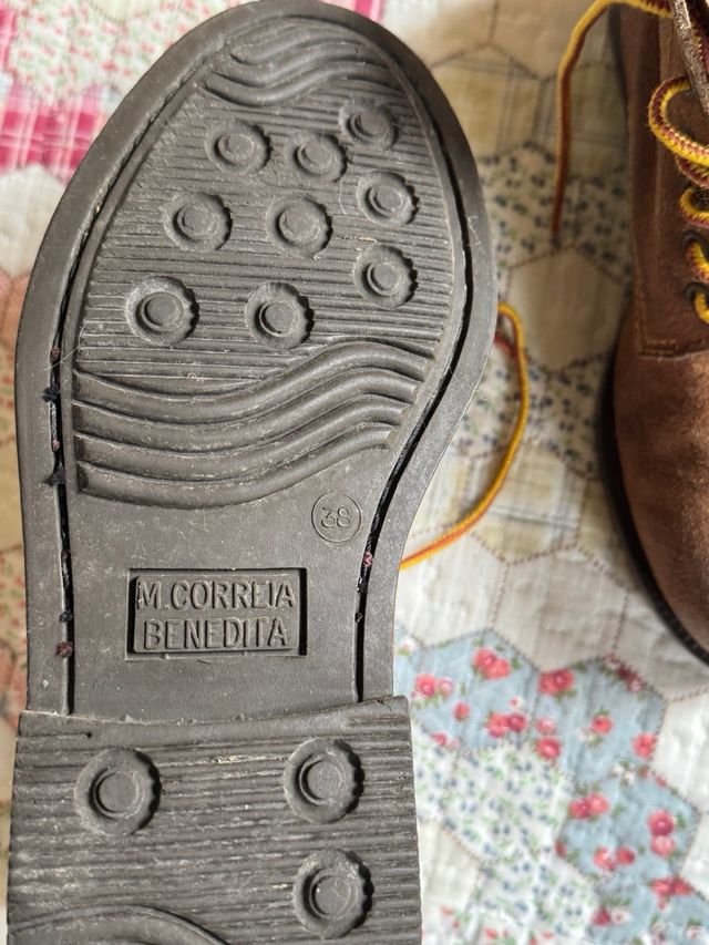 Botas pele castanhas atacador amarelo tamanho 38