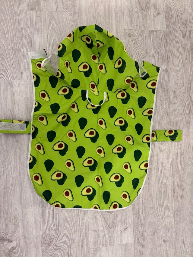 Chaqueta impermeable para perro con aguacates