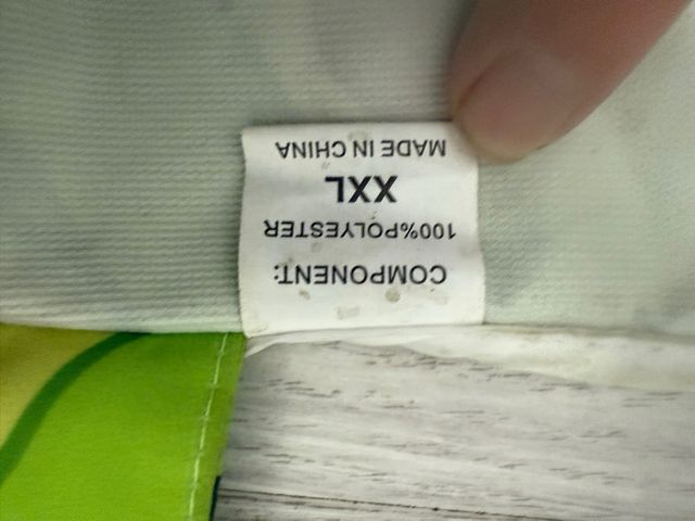 Chaqueta impermeable para perro con aguacates