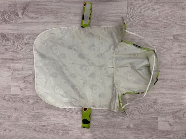 Chaqueta impermeable para perro con aguacates