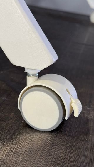 Minicuna con ruedas + almohada + colcha a juego.