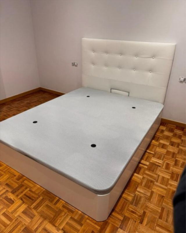 Canapé e colchão novos