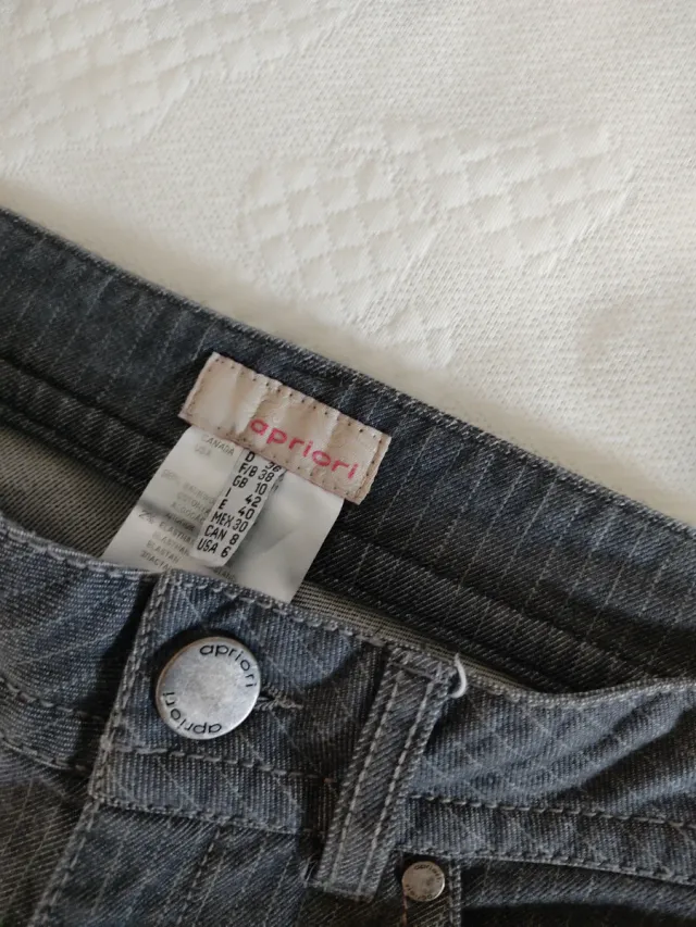 Pantalón vaquero gris Apriori con rayas