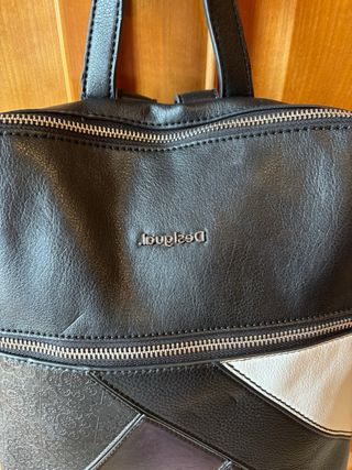 Mochila Desigual Negra y Blanca