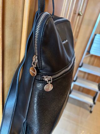 Mochila Desigual Negra y Blanca