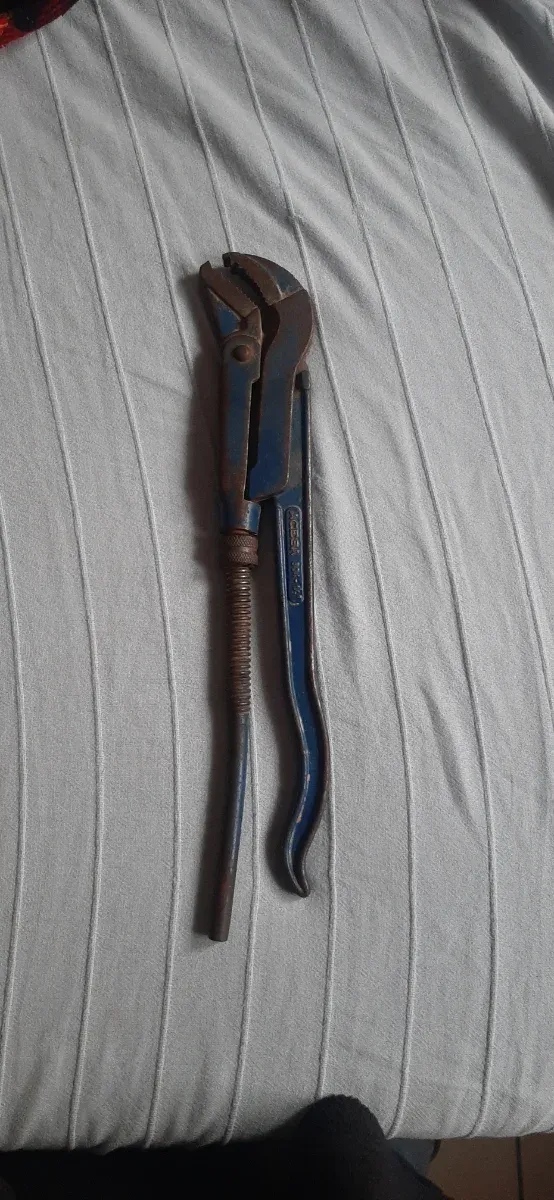 Llave pico de loro ajustable