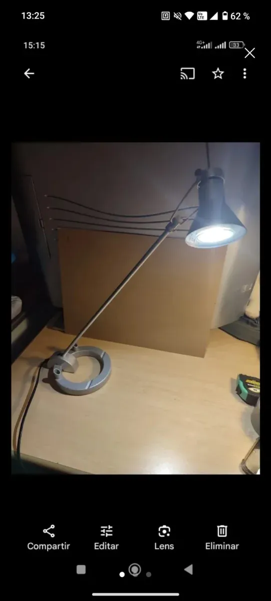 Lámpara de escritorio metálica