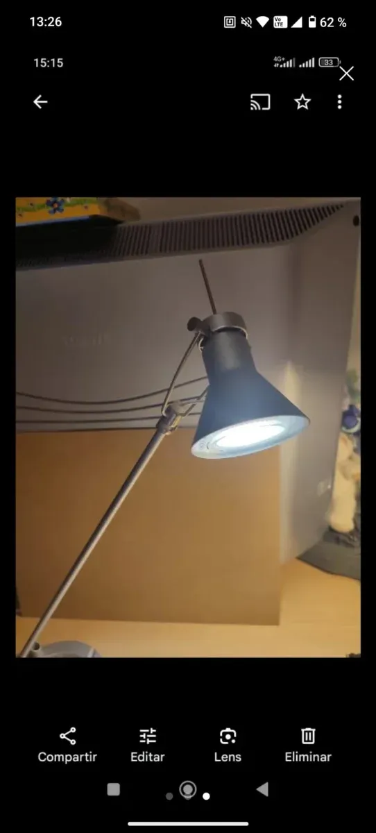 Lámpara de escritorio metálica