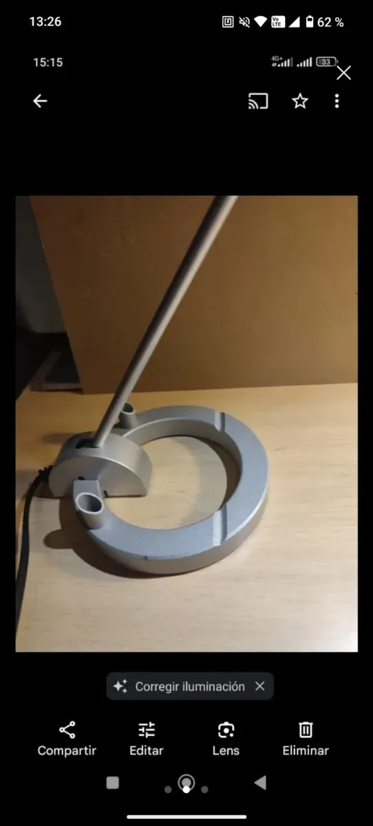 Lámpara de escritorio metálica