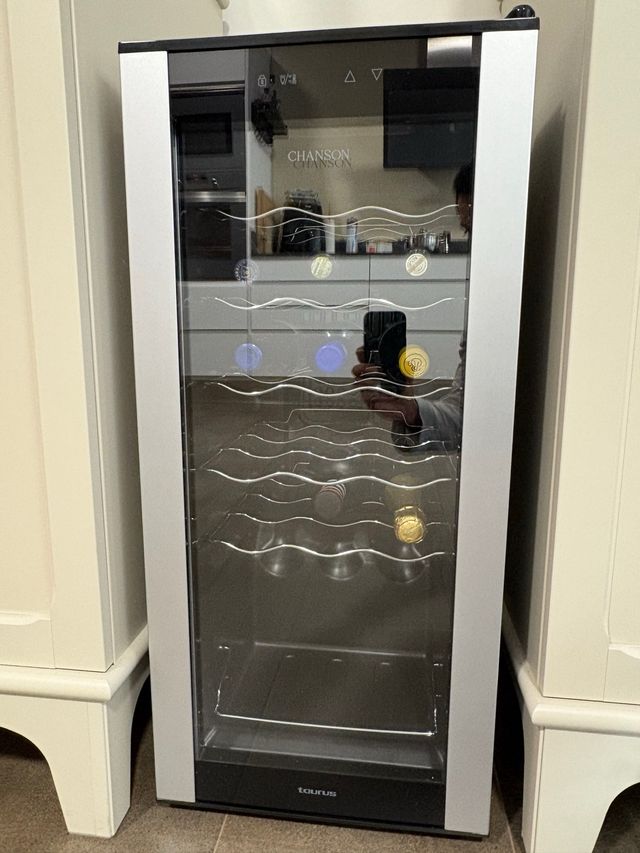 Vinoteca Taurus Chanson 18 Botellas