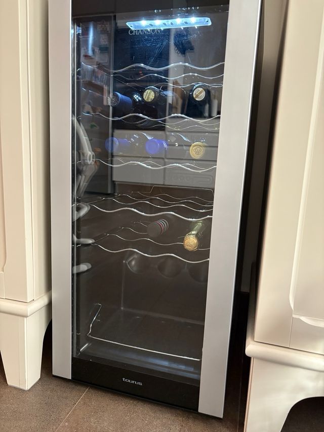 Vinoteca Taurus Chanson 18 Botellas