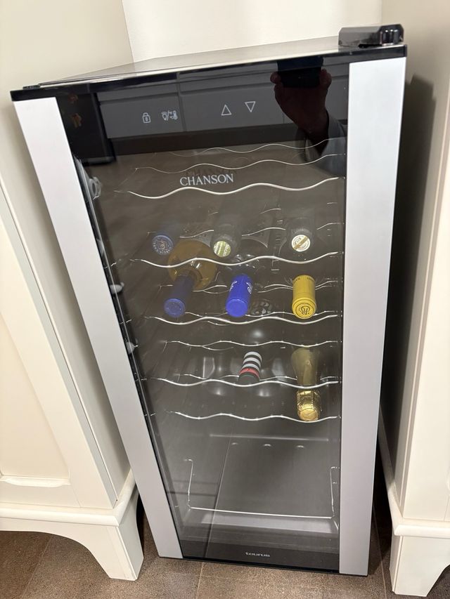 Vinoteca Taurus Chanson 18 Botellas