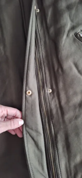 Abrigo parka Mango Talla M verde militar