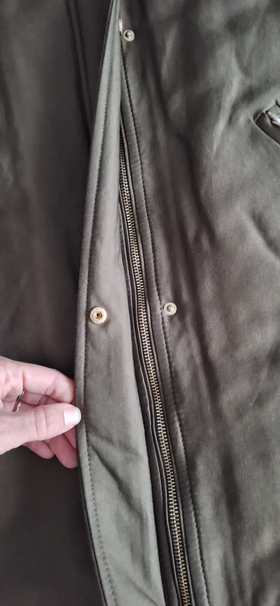 Abrigo parka Mango Talla M verde militar