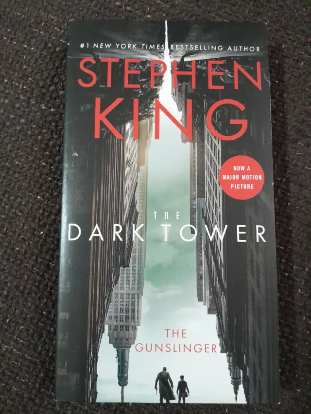 The Dark Tower I (MTI): The Gunslinger (1)