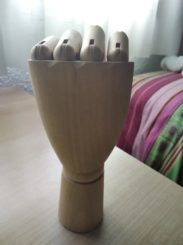 Mano Articolata in Legno