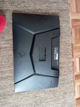 Pantalla MSI Curva + Soporte Brazos