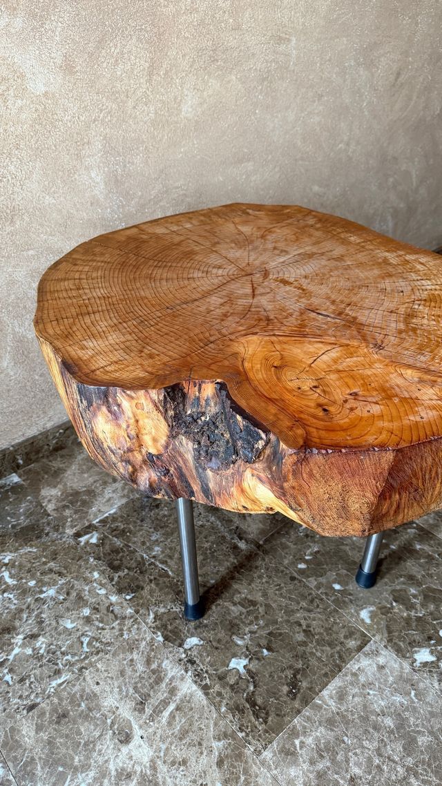 Mesa redonda de pino rústica