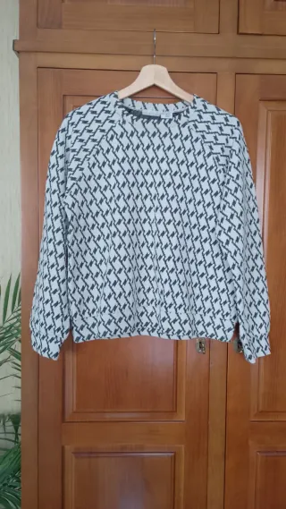 Jersey Urban Outfitters Diente de Perro