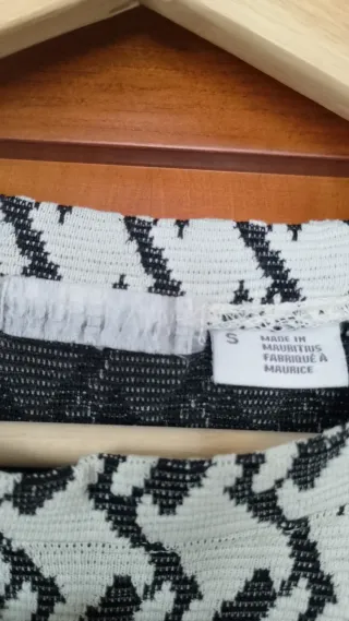 Jersey Urban Outfitters Diente de Perro