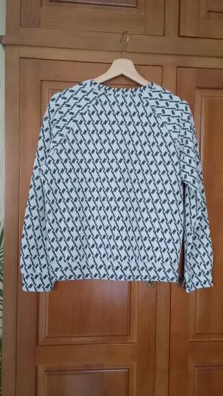 Jersey Urban Outfitters Diente de Perro