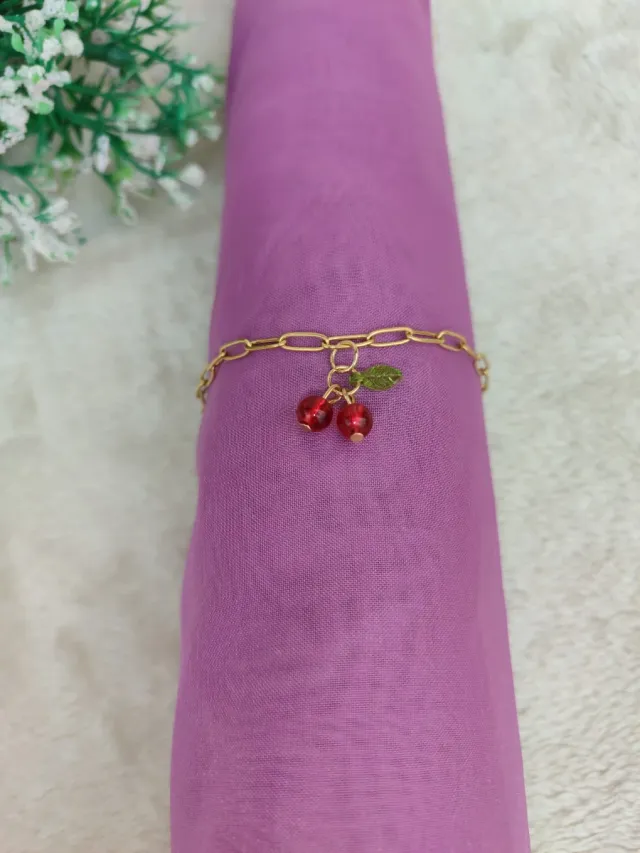 Pulsera Acero Dorado con Cerezas Rojas