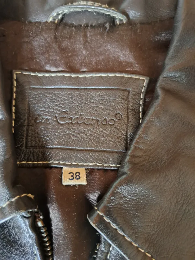 Chaqueta de piel marrón