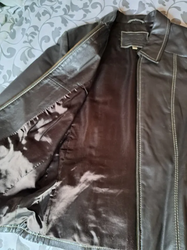 Chaqueta de piel marrón