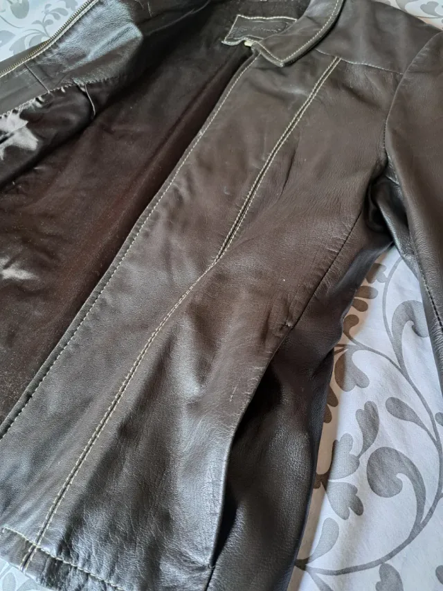 Chaqueta de piel marrón