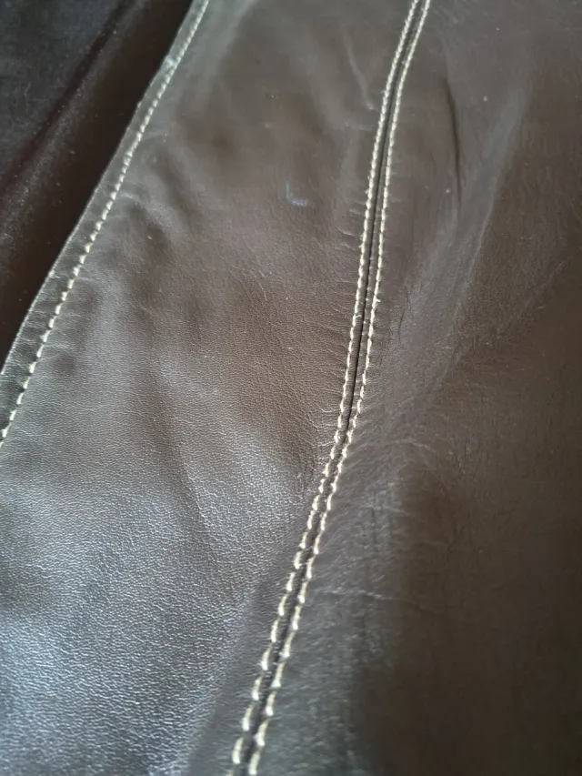 Chaqueta de piel marrón