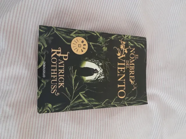 El nombre del viento / The Name of the Wind (Cr...