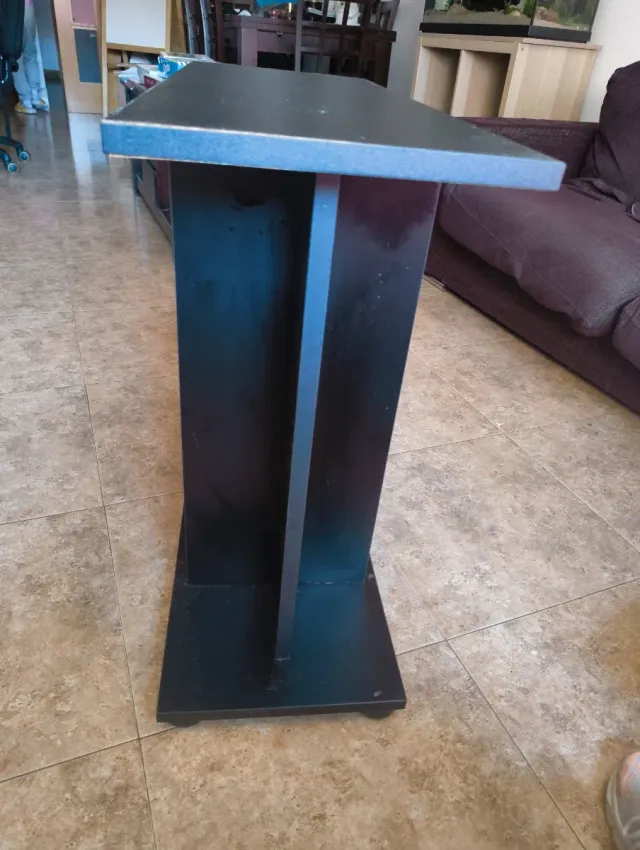 Mueble para pecera 80 cms largo.