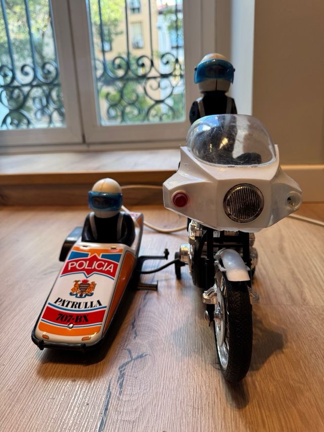 Moto teledirigida Paya Kawasaki Policía