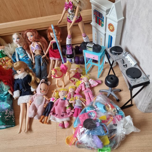Lote Juguetes Barbie y Muñecas Varias