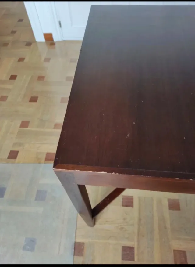 Mesa auxiliar de madera