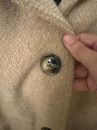 Chaquetón con capucha beige