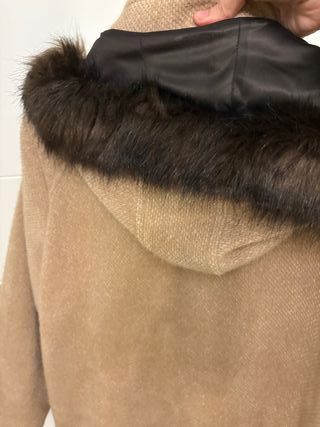 Chaquetón con capucha beige