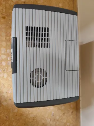 Nevera portátil AEG para coche