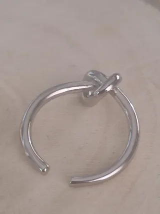 Anillo de plata con nudo