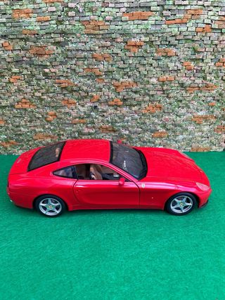 Ferrari 612 Scaglietti (2003) – Hot Wheels - 1:18