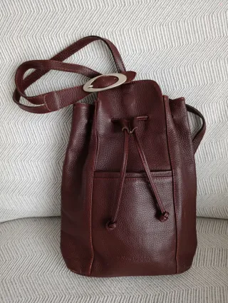 Bolso mochila de piel color burdeos