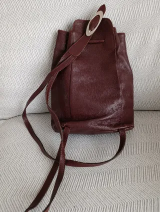 Bolso mochila de piel color burdeos