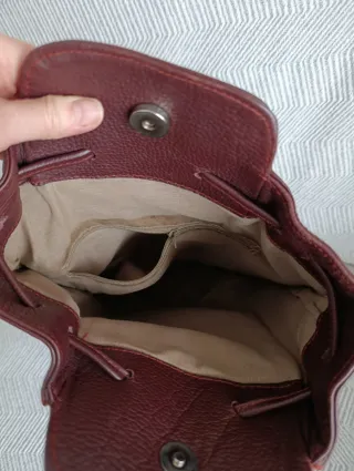 Bolso mochila de piel color burdeos